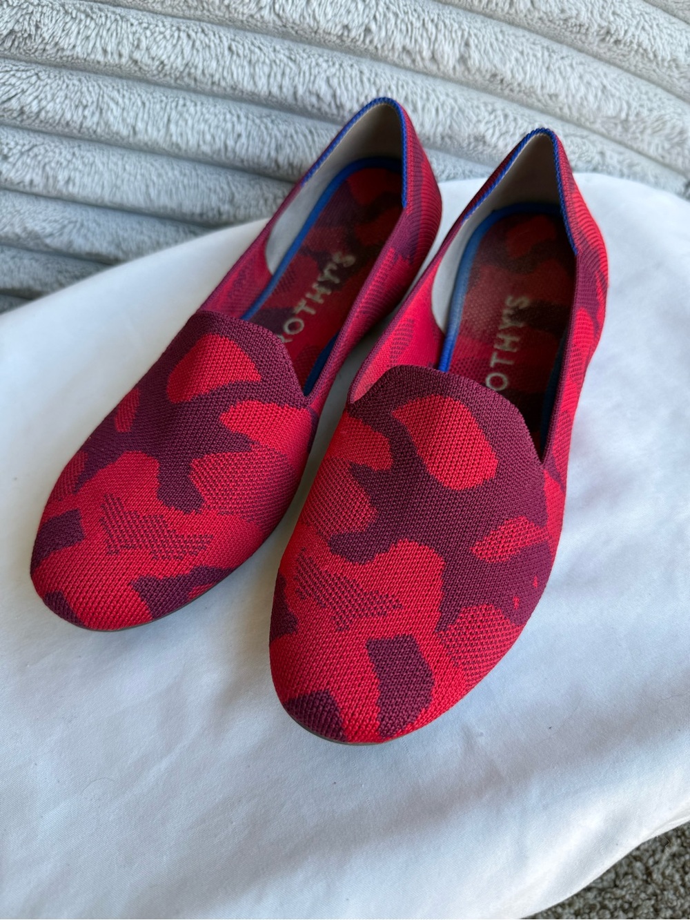 Rothy's Women’s Red and Burgundy Camouflage Slip-Ons Women 9